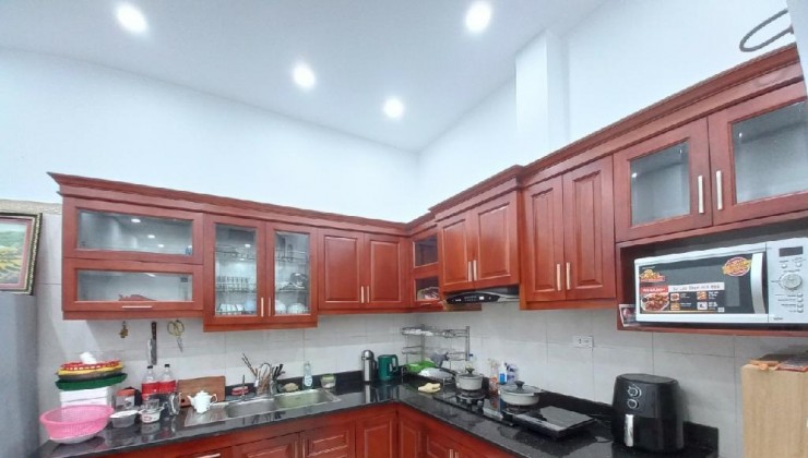Cho thuê nhà ngõ 151 Nguyễn Đức Cảnh- Hoàng Mai- 5 tầng, 35m2, 3N khép kín, mới, Full đồ, 11 Tr